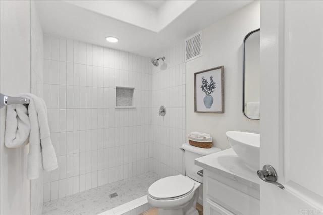 Detail Gallery Image 25 of 34 For 3740 1st Ave, San Diego,  CA 92103 - 2 Beds | 2/1 Baths