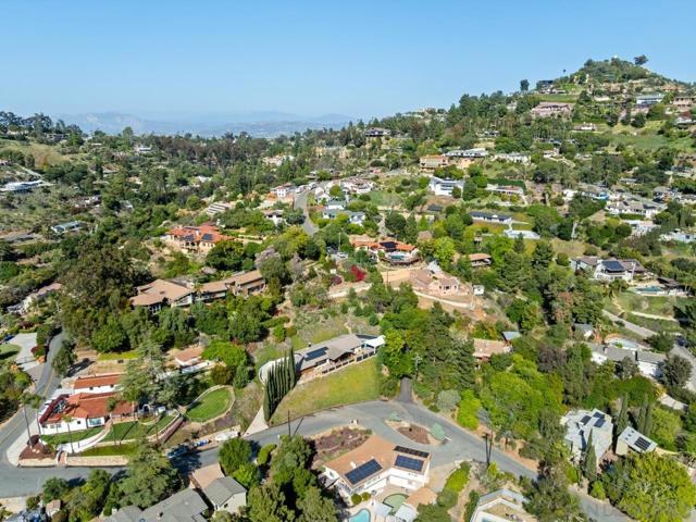 4911 Beaumont Dr, La Mesa CA: https://media.crmls.org/mediaz/7da72420-b801-477a-abee-d2a612a65e2f.jpg