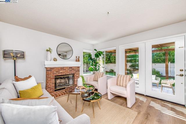 847 Dana Cir, Livermore CA: https://media.crmls.org/mediaz/7da7e30c-4019-4e28-91a1-8d25da778ce4.jpg