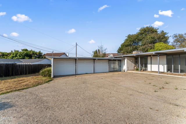 796 S Saticoy Avenue, Ventura CA: https://media.crmls.org/mediaz/7da7e394-9216-438a-be0f-430fe2dadcfe.jpg