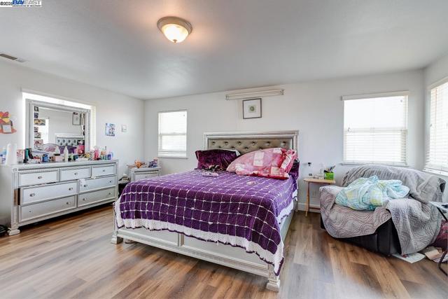53 Puffin Cir, Oakley CA: https://media.crmls.org/mediaz/7da7ec3a-8b34-4bdf-a0d2-632668faba0c.jpg