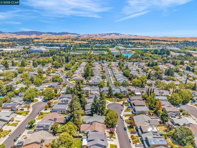 102 Monasterio Ct, San Ramon CA: https://media.crmls.org/mediaz/7da861b2-457f-4a61-9dbd-a4836e0ad392.jpg