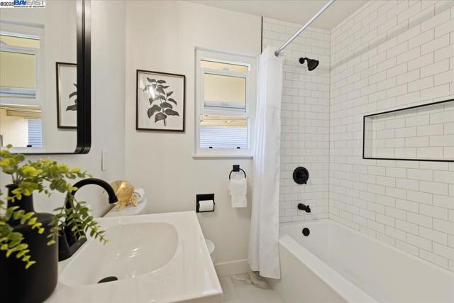 19678 Bernal Street, Castro Valley CA: https://media.crmls.org/mediaz/7da872f6-998b-4f06-bdb9-8000d7c72166.jpg