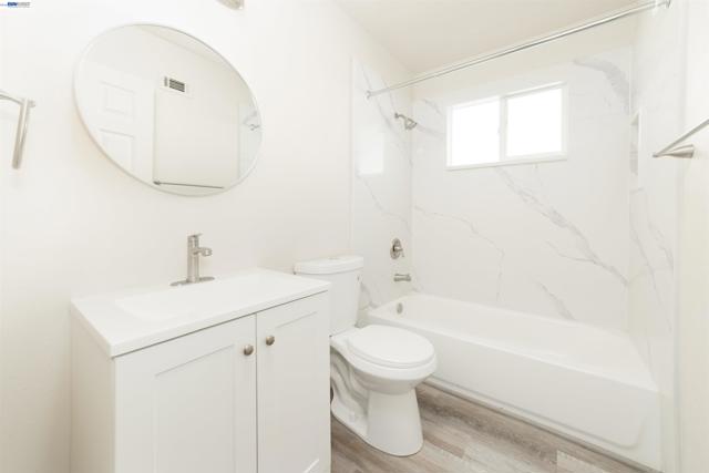 324 Eva Ct, Manteca CA: https://media.crmls.org/mediaz/7da88382-30a4-47b3-b375-6232168d274e.jpg