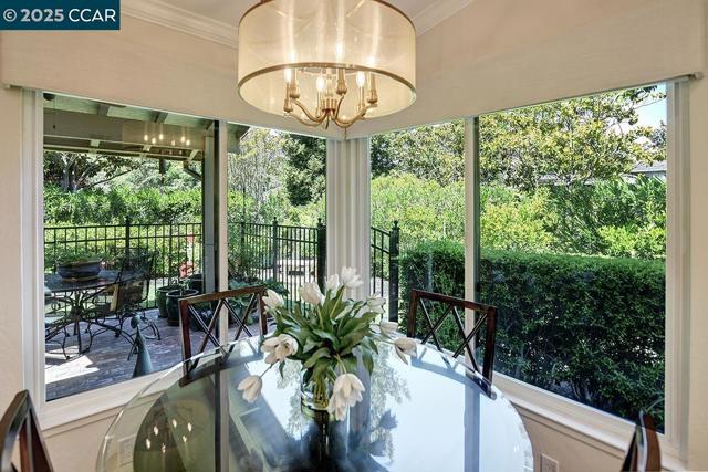 633 Terra California Dr, Walnut Creek CA: https://media.crmls.org/mediaz/7da8b348-24d2-4041-a12b-ba09f2ce27f1.jpg