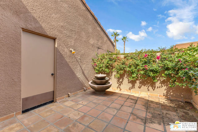 73283 Phoebe Court, Palm Desert CA: https://media.crmls.org/mediaz/7da980ff-43bc-4c5d-88dd-93cfe10512f0.jpg