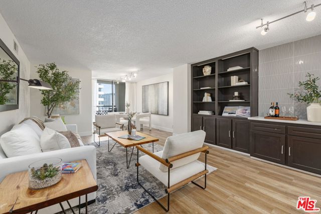 10751 Wilshire Boulevard, Los Angeles CA: https://media.crmls.org/mediaz/7da9dbf4-3130-4792-8ac2-55c43735a151.jpg