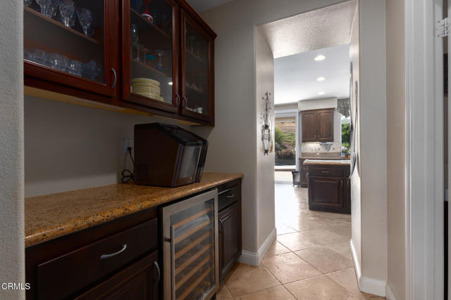 10931 W Shadow Hills Avenue, Los Angeles CA: https://media.crmls.org/mediaz/7daa0f74-8c06-4c5f-bb57-f2fd77986c19.jpg