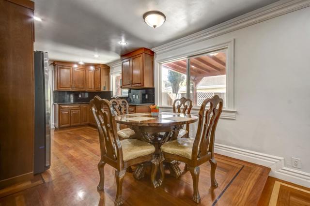 895 Greenwich Drive, Gilroy CA: https://media.crmls.org/mediaz/7daa22fc-fcc5-42bf-8586-c17832b50654.jpg