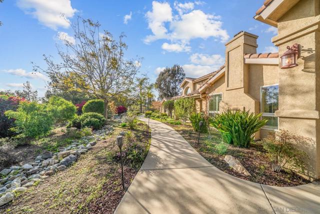 7102 Via Mariposa Norte, Bonsall CA: https://media.crmls.org/mediaz/7daa25e8-75aa-48ac-ad4c-2c4fdb8d84e2.jpg