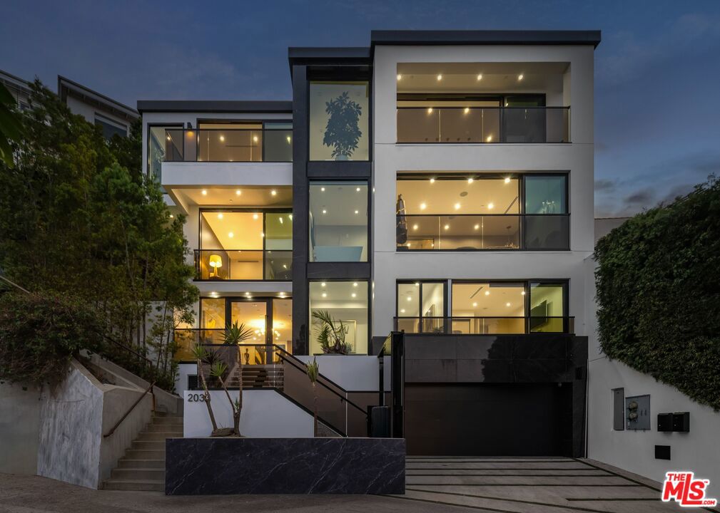2033 Glencoe Way — Contemporary