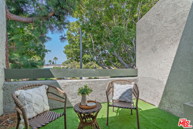 4900 Overland Avenue, Culver City CA: https://media.crmls.org/mediaz/7daa6245-ccc8-470d-9fe0-29e14a91dc31.jpg