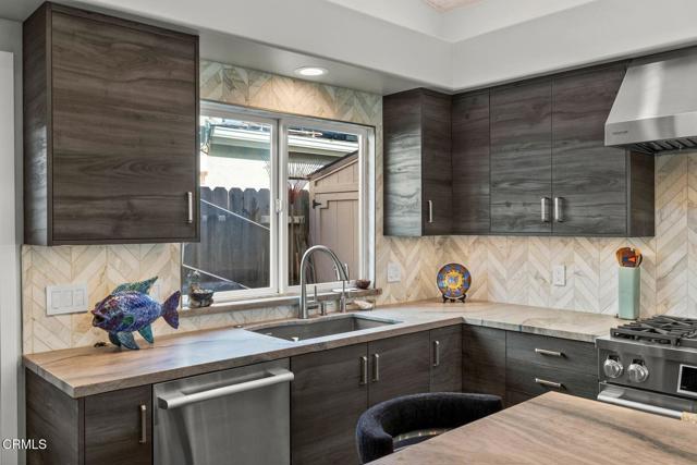 1322 Weymouth Lane, Ventura CA: https://media.crmls.org/mediaz/7dab31ae-6ca6-4e46-ad38-97a2c718dcb1.jpg