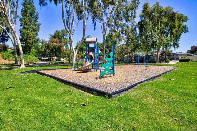 8090 Camino Kiosco, San Diego CA: https://media.crmls.org/mediaz/7dabcb7c-2f79-4b89-8f8a-e7a072f77138.jpg