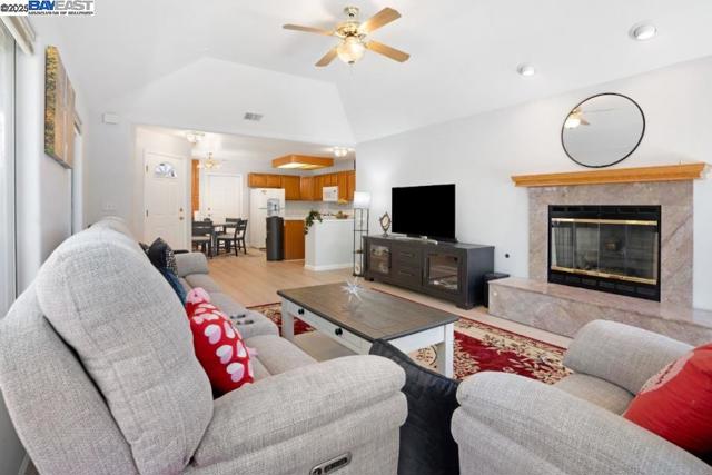 16935 Sugar Pine Dr, Morgan Hill CA: https://media.crmls.org/mediaz/7dabdbf2-1a57-4040-a624-2454e6cba120.jpg