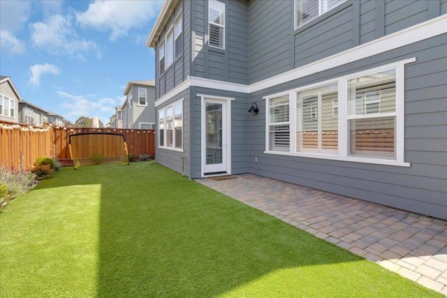 277 Skyview Drive, Marina CA: https://media.crmls.org/mediaz/7dac7188-85a2-4dda-bedb-2a74e303e560.jpg