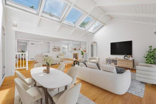 859 14th Avenue, Menlo Park CA: https://media.crmls.org/mediaz/7dac825a-34ce-4fa0-8183-ba4f2fab87f1.jpg