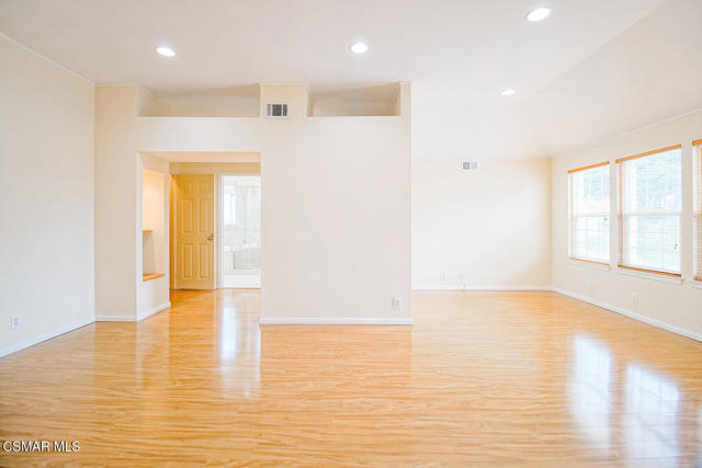 2111 Peak Place, Thousand Oaks CA: https://media.crmls.org/mediaz/7dad0d63-462f-4fb4-a0d1-00fcc9a77950.jpg