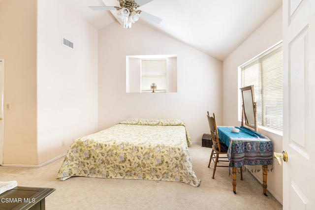 1475 Clayton Way, Simi Valley CA: https://media.crmls.org/mediaz/7dad9276-8e9f-417a-9d60-db5291093d07.jpg