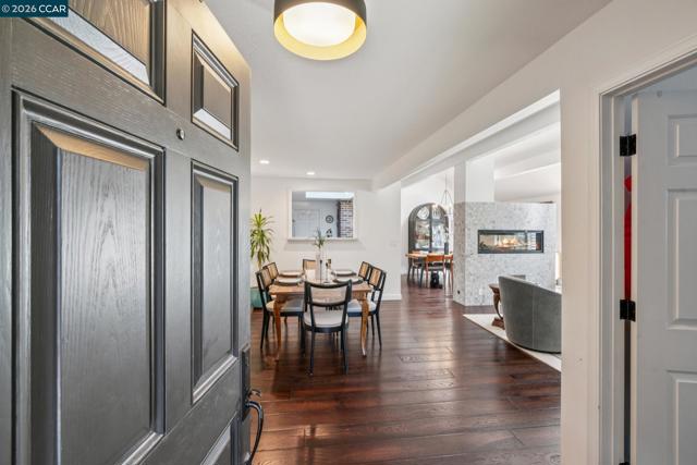 843 Luz Ct, Danville CA: https://media.crmls.org/mediaz/7dada85a-7076-4119-acfe-e9020a851ec9.jpg