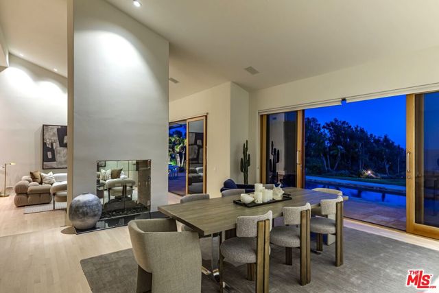 6417 Merritt Drive, Malibu CA: https://media.crmls.org/mediaz/7dae30b4-0183-4934-938e-75f1cc23a12c.jpg
