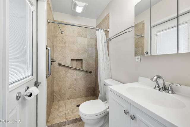 2707 Galindo Avenue, Simi Valley CA: https://media.crmls.org/mediaz/7dae6062-2da8-4360-a685-3d3b04d203fe.jpg