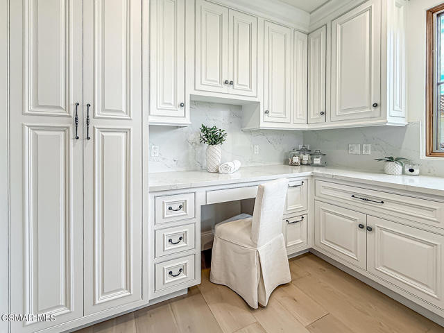 25877 Shady Oak Lane, Valencia CA: https://media.crmls.org/mediaz/7dae7917-7660-478b-97db-388ee6c63eda.jpg