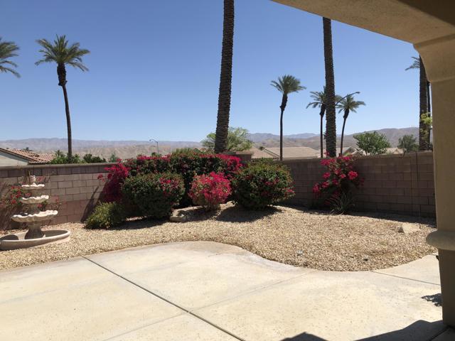 78102 Vinewood Drive, Palm Desert CA: https://media.crmls.org/mediaz/7dae86cd-333d-44f7-90a9-81f92a672cfa.jpg