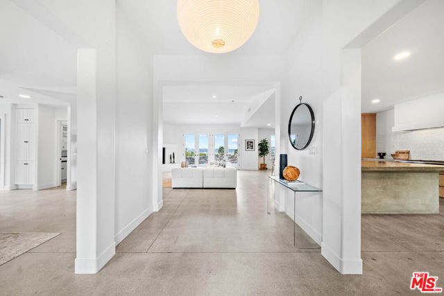 32070 Via Vera, Bonsall CA: https://media.crmls.org/mediaz/7dae9a06-bfcc-4898-b334-53e42b726cde.jpg