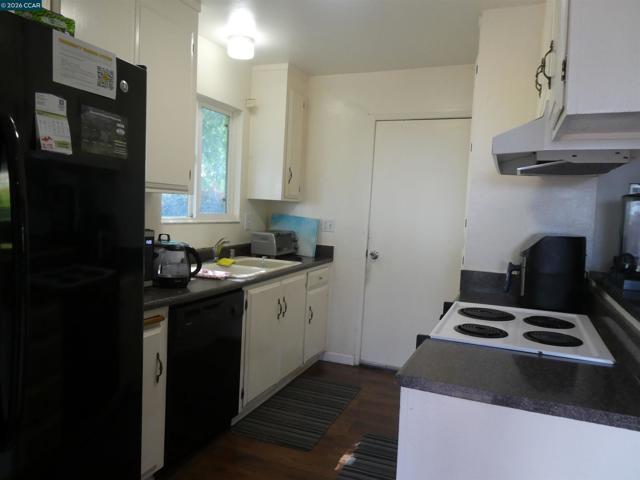 Image 14 of 43 For 2908 Sargent Ave