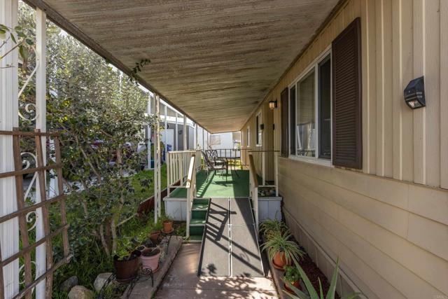 Detail Gallery Image 5 of 12 For 718 Sycamore #104,  Vista,  CA 92083 - 2 Beds | 2 Baths