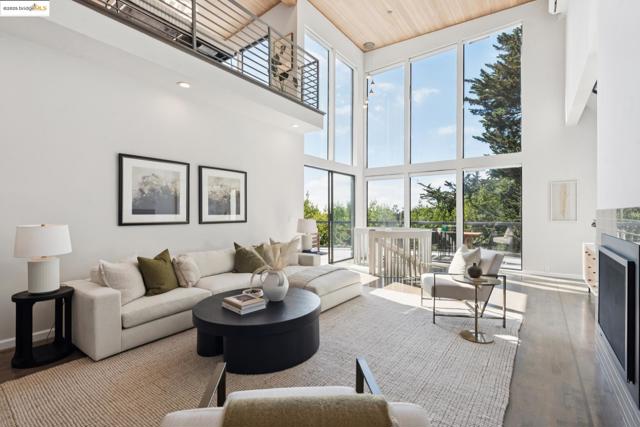 2861 Chelsea Drive, Oakland CA: https://media.crmls.org/mediaz/7daf52d6-5802-401e-bfe9-de6f81a6096c.jpg
