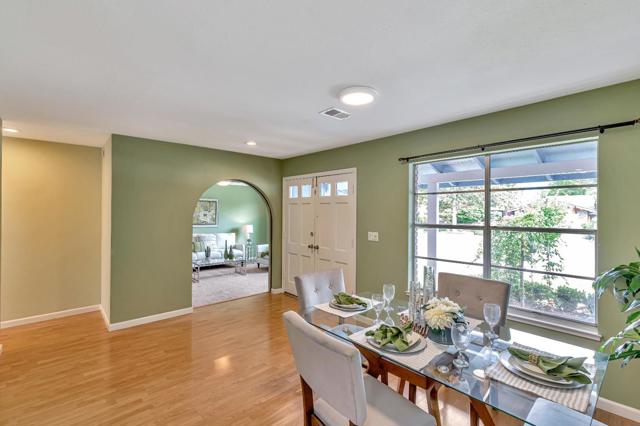 Image 16 of 35 For 988 Woodgrove Lane