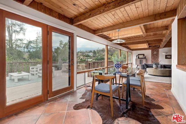 2541 Park Oak Drive, Los Angeles CA: https://media.crmls.org/mediaz/7daf9a53-9dcc-4671-a9e3-ce3d1c10b277.jpg