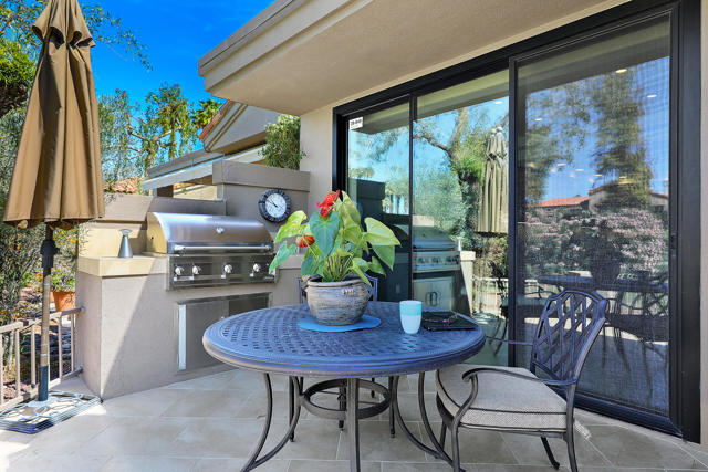 38849 Palm Valley Drive, Palm Desert CA: https://media.crmls.org/mediaz/7db03178-5dac-46c2-8621-161b12dc075d.jpg