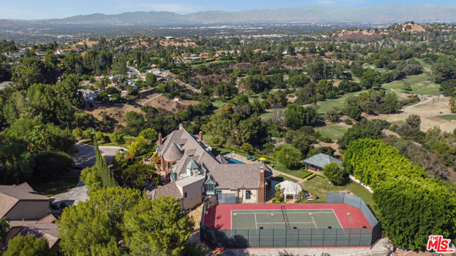 19000 Dorlon Drive, Tarzana CA: https://media.crmls.org/mediaz/7db0456d-7c66-4682-8074-9e04d8d483fa.jpg