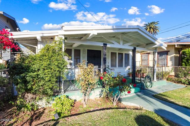 851 N Rampart Boulevard, Los Angeles CA: https://media.crmls.org/mediaz/7db05817-ec65-4edd-9d65-4c2a4fca4923.jpg