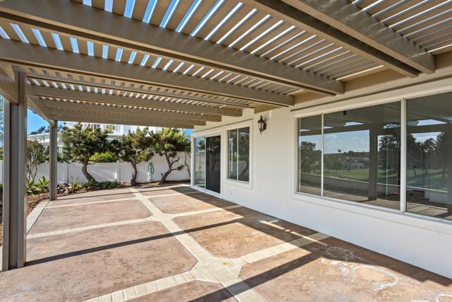 4905 Alicante Way, Oceanside CA: https://media.crmls.org/mediaz/7db064ff-820f-464d-bfd9-ccfb5170e38d.jpg