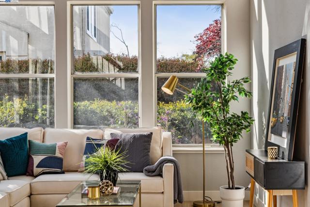 121 Jervis Bay, Alameda CA: https://media.crmls.org/mediaz/7db0e365-e215-4113-b038-8aa577079670.jpg
