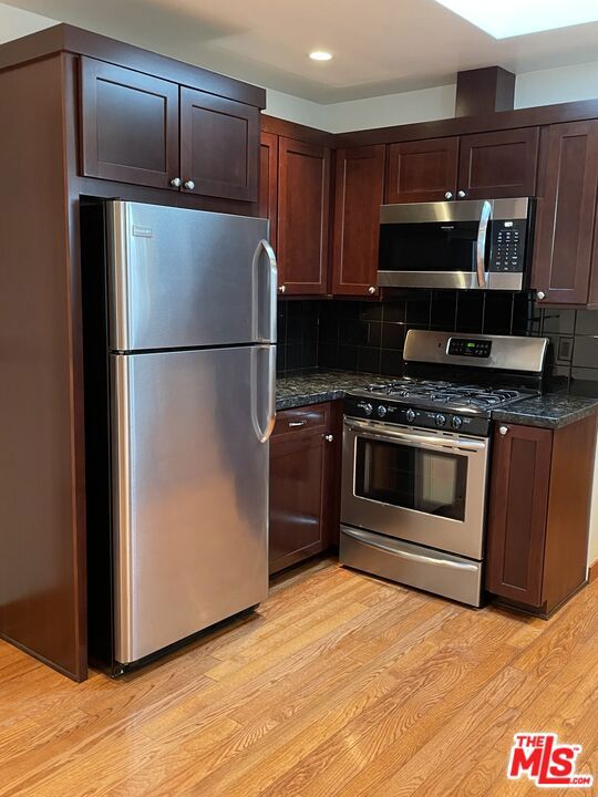 926 California Avenue, Venice CA: https://media.crmls.org/mediaz/7db1936b-cec7-41df-b6ab-a984389ed6b5.jpg