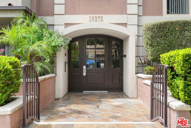 10275 Missouri Avenue, Los Angeles CA: https://media.crmls.org/mediaz/7db20e5d-656b-4c9c-a43c-33d43272c55c.jpg