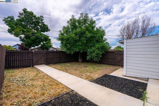 4733 E Washington St, Stockton CA: https://media.crmls.org/mediaz/7db23b72-b27e-40be-b2d6-9ec7123c974f.jpg