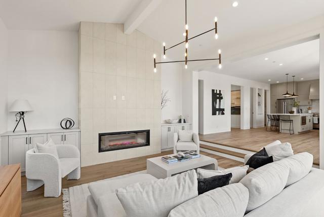 310 W 39th Avenue, San Mateo CA: https://media.crmls.org/mediaz/7db25a14-ff25-4a8d-a933-9e4e490b629b.jpg