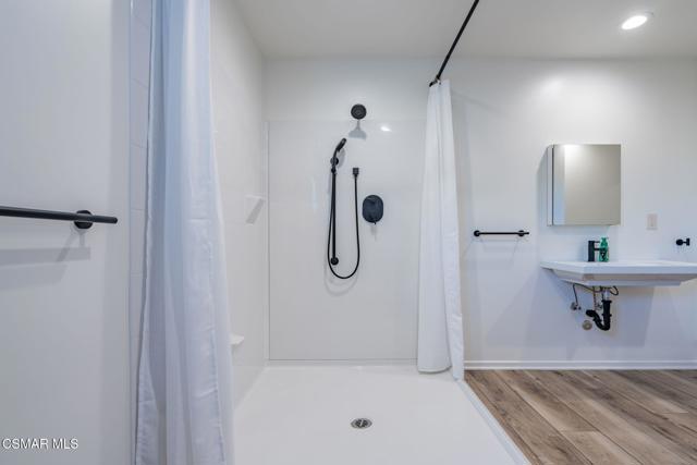 3242 Hereford Court, Simi Valley CA: https://media.crmls.org/mediaz/7db2647a-dafe-42a5-b8db-80fe798181a7.jpg