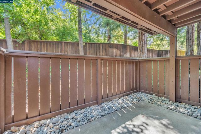 890 Camelback Pl, Pleasant Hill CA: https://media.crmls.org/mediaz/7db2746e-70da-4472-8f44-cc4c36349728.jpg