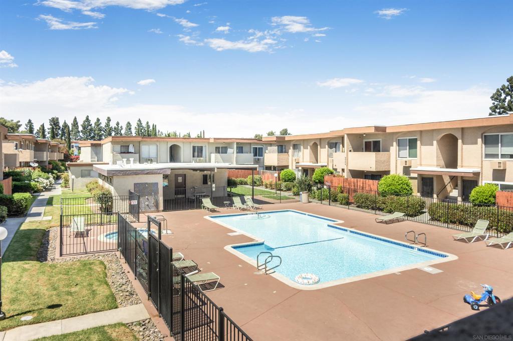 9504 Carroll Canyon Rd - photo 10