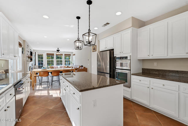 1877 Seasons Street, Simi Valley CA: https://media.crmls.org/mediaz/7db3cee9-adb6-4125-8bef-f7456bcff8c3.jpg