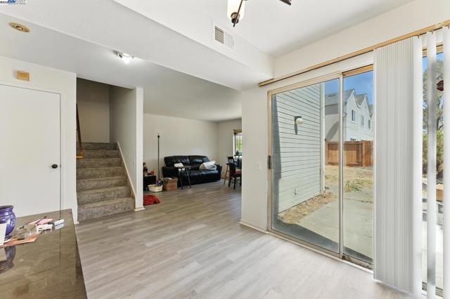 1017 Bissell Ave, Richmond CA: https://media.crmls.org/mediaz/7db43547-8ab2-4f3c-adb2-c73fa4c07af8.jpg