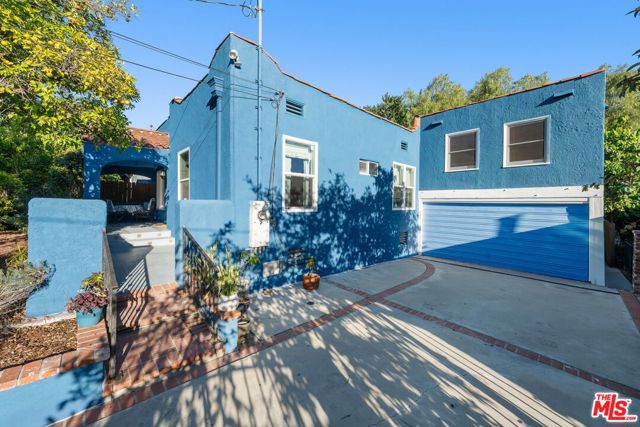 646 N Dillon Street, Los Angeles CA: https://media.crmls.org/mediaz/7db44adb-60da-47c0-b75e-843ef2c31173.jpg