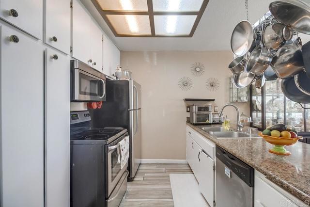 Detail Gallery Image 2 of 36 For 12616 Lakeshore Dr, Lakeside,  CA 92040 - 2 Beds | 2 Baths